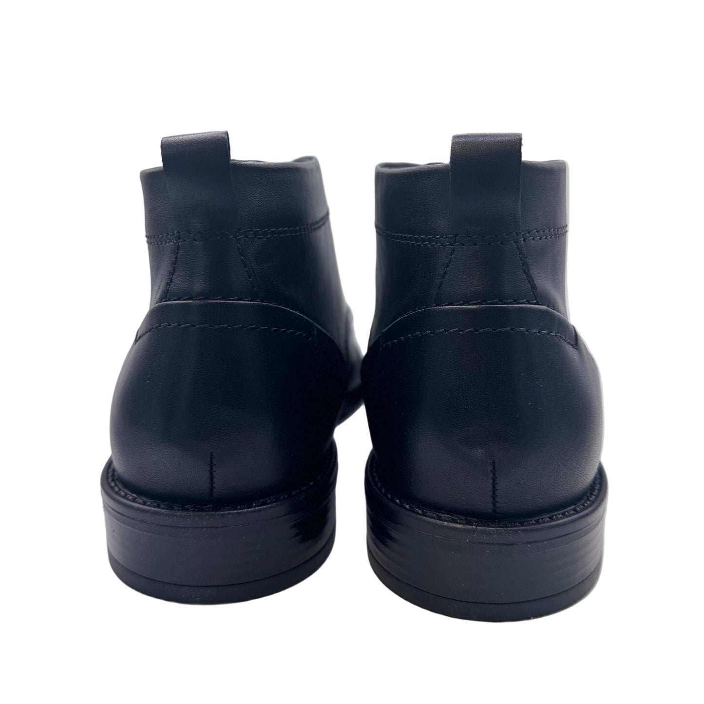 HALBHOHE STIEFELETTE MIT SCHNÜRUNG