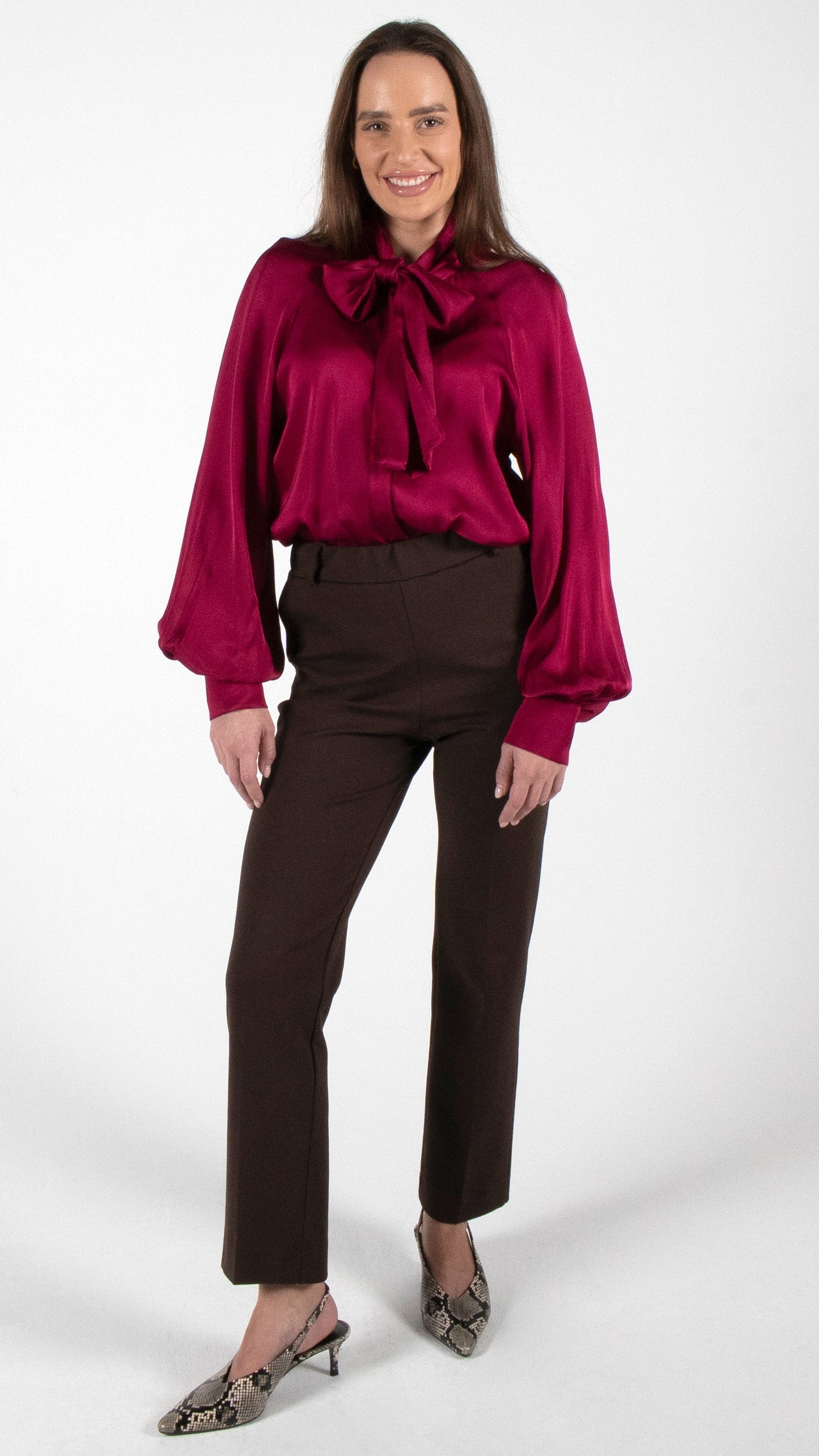 BLUSE IN SATINOPTIK MIT SCHLEIFE