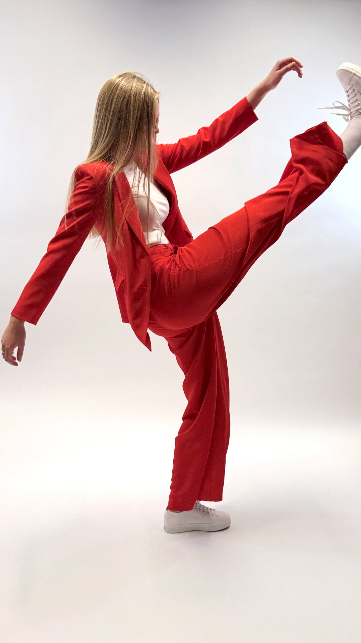 HOSE WIDE LEG MIT BUNDFALTEN & GÜRTEL ROT