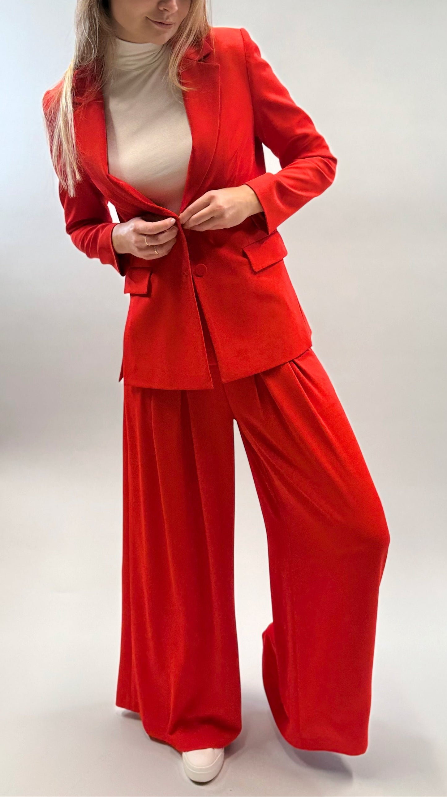 HOSE WIDE LEG MIT BUNDFALTEN & GÜRTEL ROT