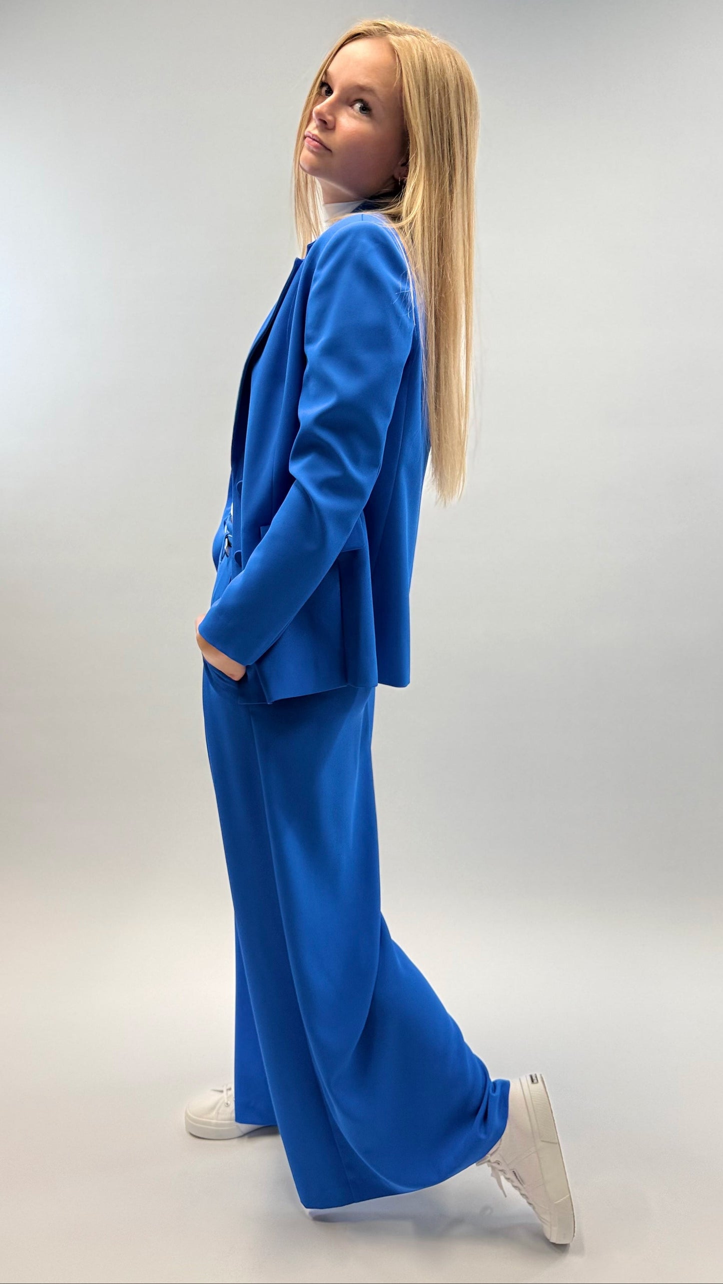 HOSE WIDE LEG MIT BUNDFALTEN & GÜRTEL