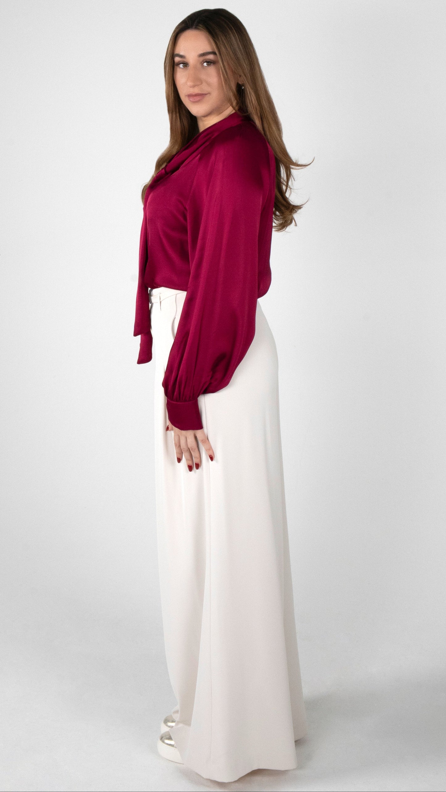 BLUSE IN SATINOPTIK MIT SCHLEIFE