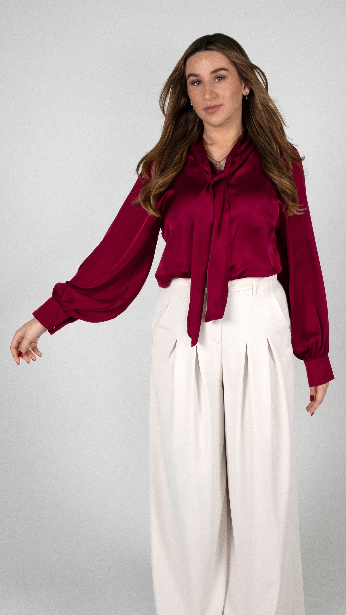 BLUSE IN SATINOPTIK MIT SCHLEIFE