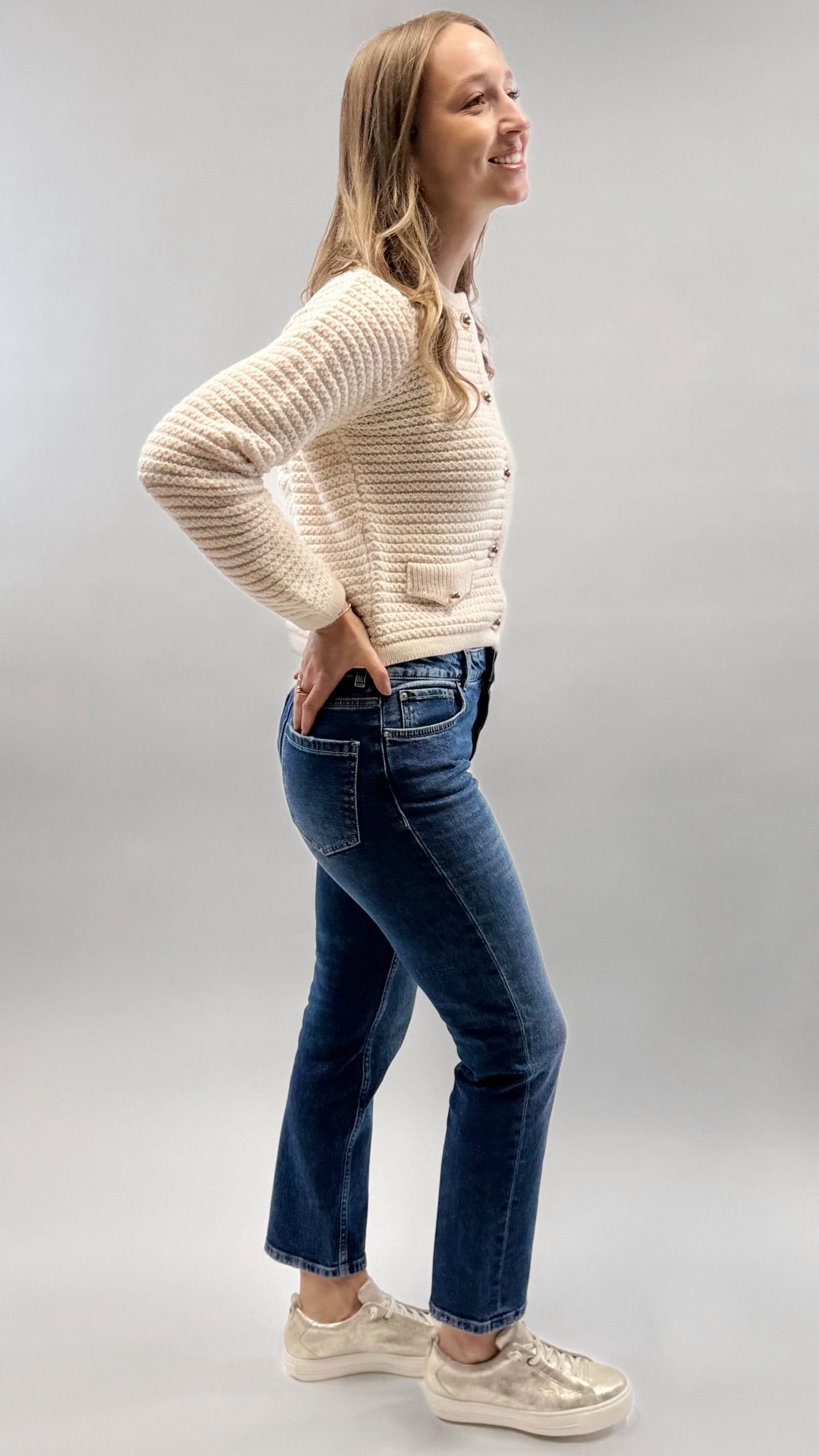 STRICK CARDIGAN MIT GOLDKNÖPFEN