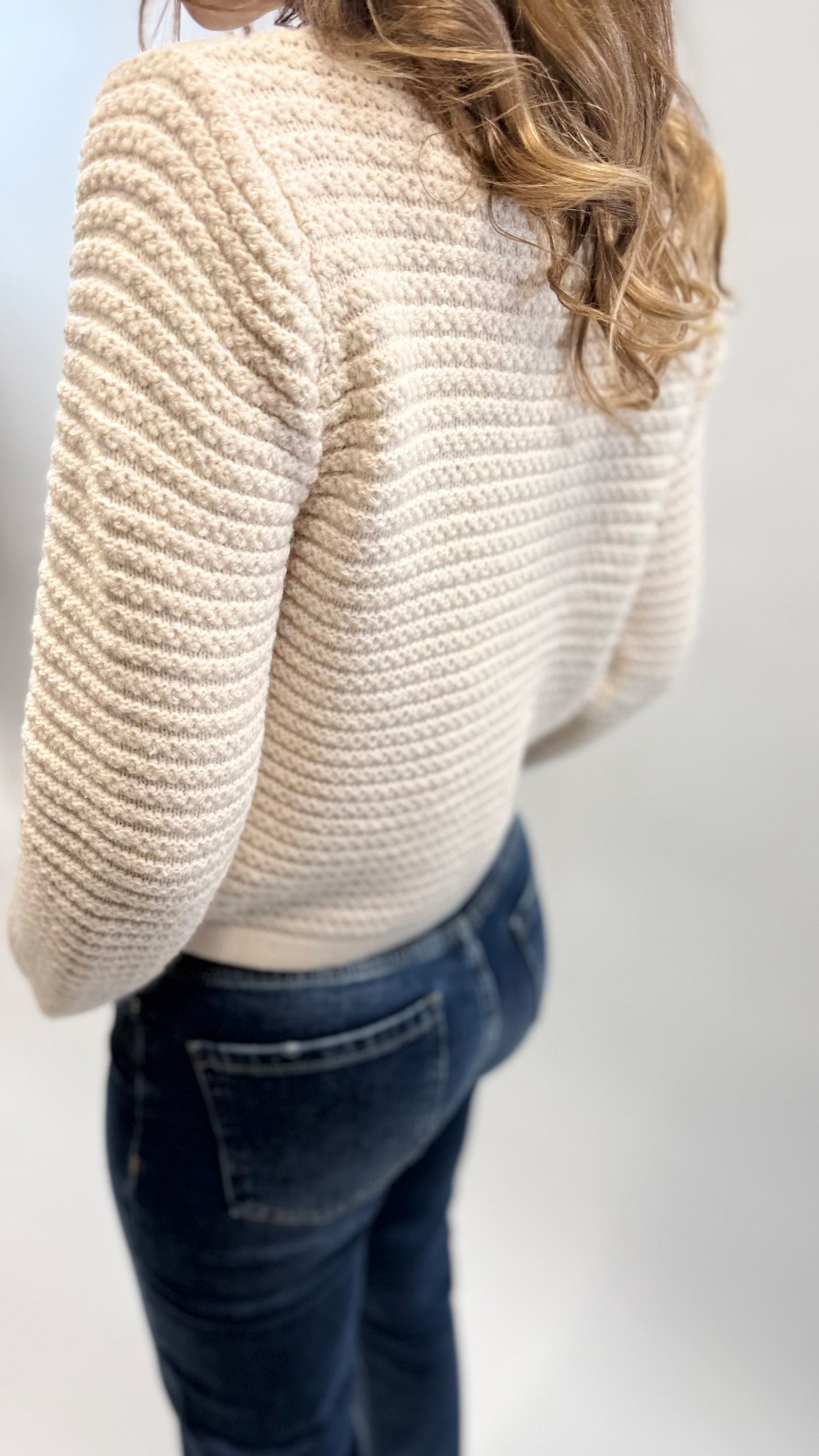 STRICK CARDIGAN MIT GOLDKNÖPFEN