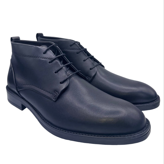 HALBHOHE STIEFELETTE MIT SCHNÜRUNG