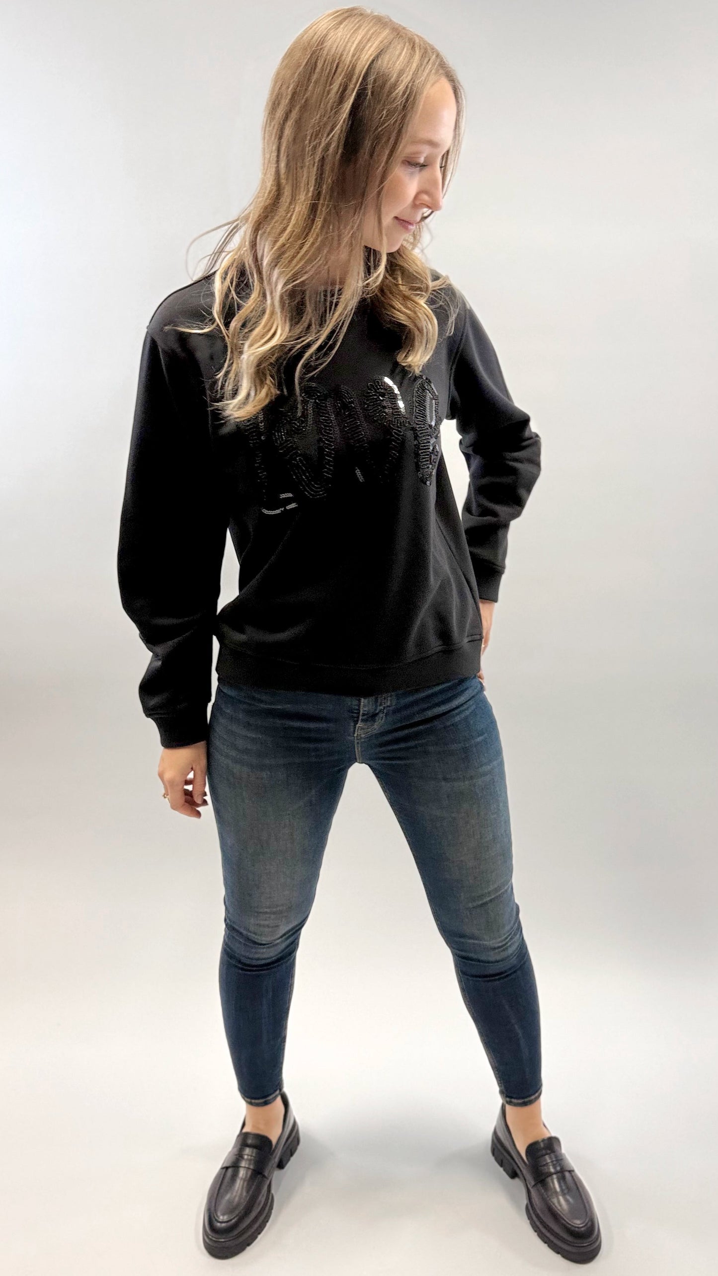 SWEATSHIRT MIT LOVE STICKEREI