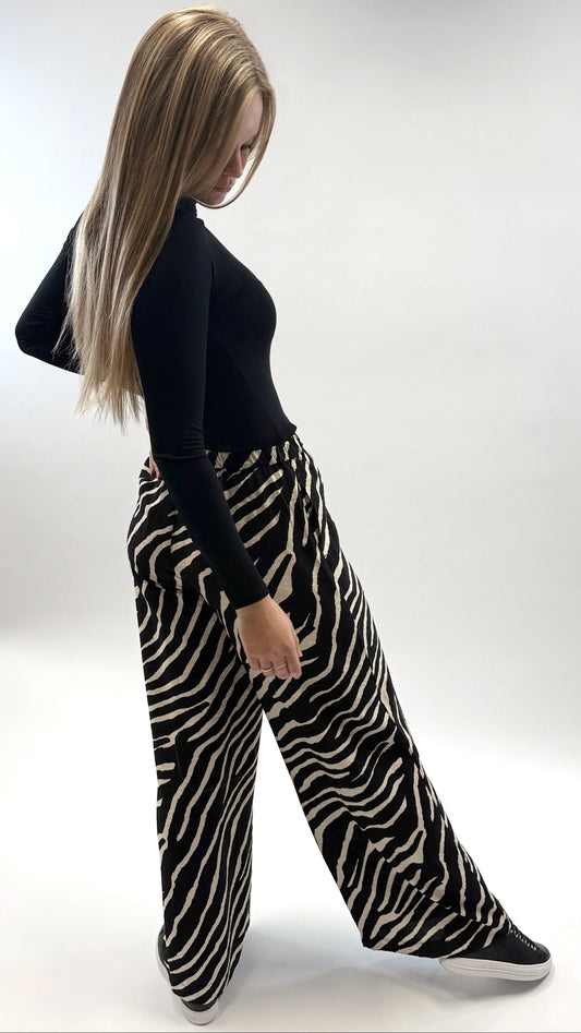 'MARA' LONGSLEEVE MIT STEHKRAGEN SCHWARZ