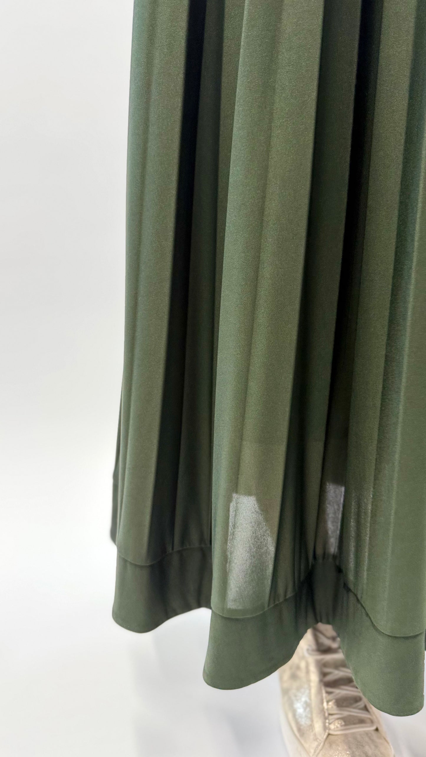 PLISSEE FALTEN KLEID MIT SMOK DETAIL