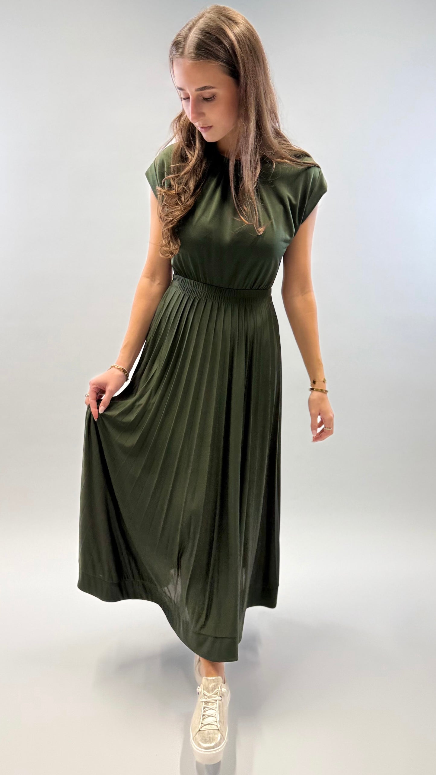 PLISSEE FALTEN KLEID MIT SMOK DETAIL