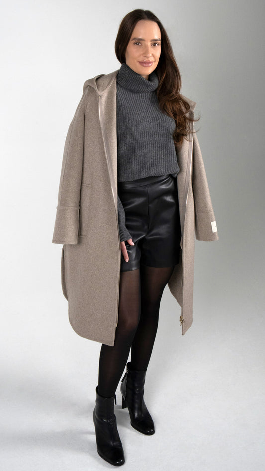 HAND-MADE WOLLDOUBLE MANTEL MIT KAPUZE