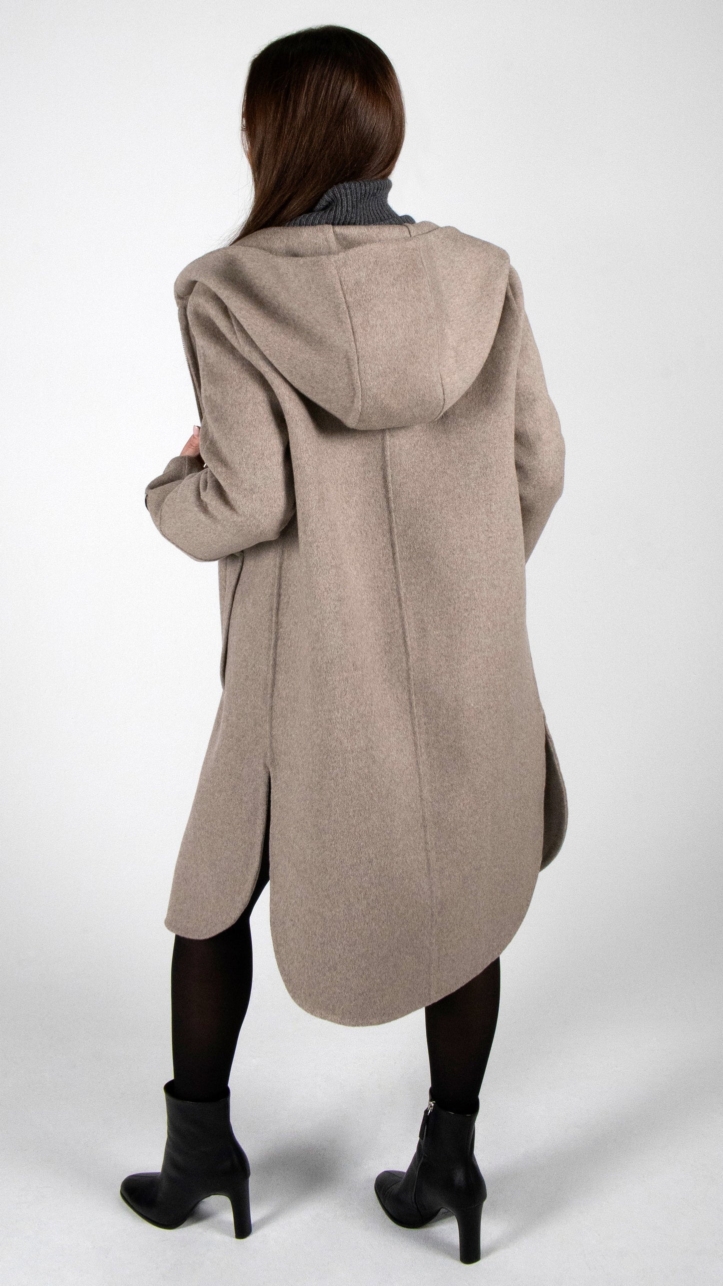 HAND-MADE WOLLDOUBLE MANTEL MIT KAPUZE